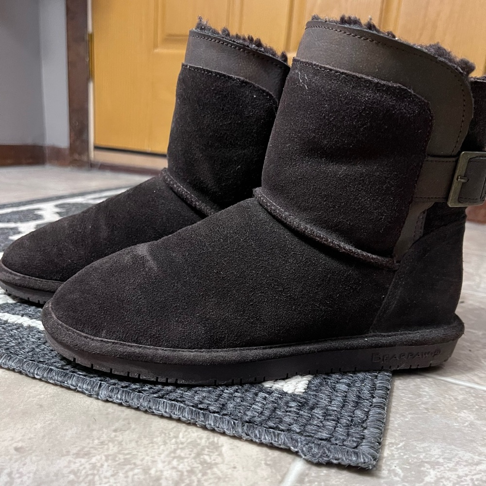 Bearpaw short brown boots, size 9, EUC